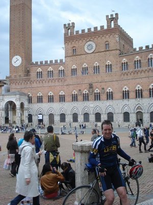 ah--another Piazza--actually this one I think is one of the coolest, and the horse race here is intense--great place for a crit